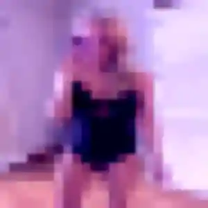 Ursula (23 ans) à Charly attend une rencontre rapidement