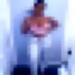 Hajar, 44 ans, connectée à La Couronne pour un rencontre sexe