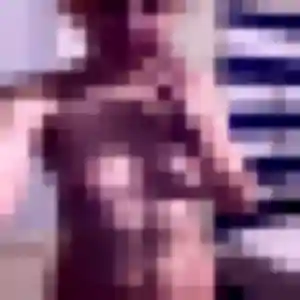 Nina (33 ans) à La Flotte cherche un rencontre sexe rapidement