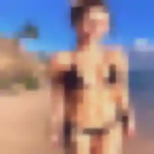 Rejoins Ulrike, 26 ans à Marsac-sur-l'Isle en privé