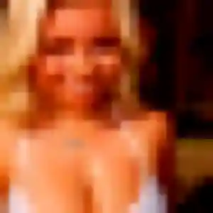 Photo de Monique à Neuvecelle (24 ans) - rencontre sexe discret