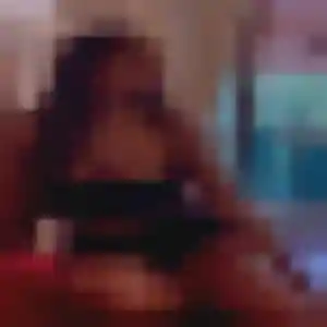 Elena, 23 ans, en ligne à Pourrières pour une rencontre coquine