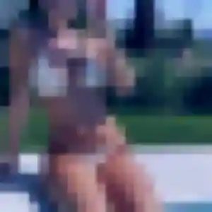 Wilhelmine, fille de 21 ans propose rencontre sexe à Villerest